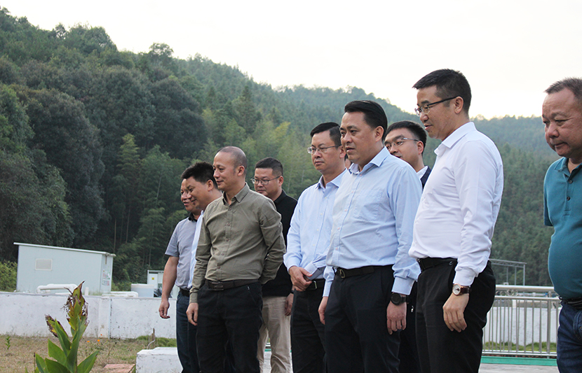 岑溪市稀土產(chǎn)業(yè)發(fā)展與礦山綜合治理考察組一行先后到我司龍南黃沙、定南上下營稀土尾水項(xiàng)目調(diào)研